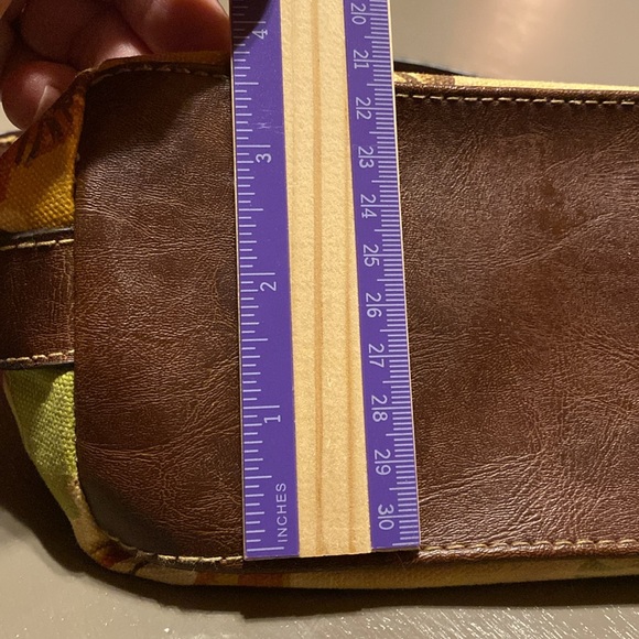 Like new small floral shoulder bag. Super cute bag multi color. - Picture 6 of 11